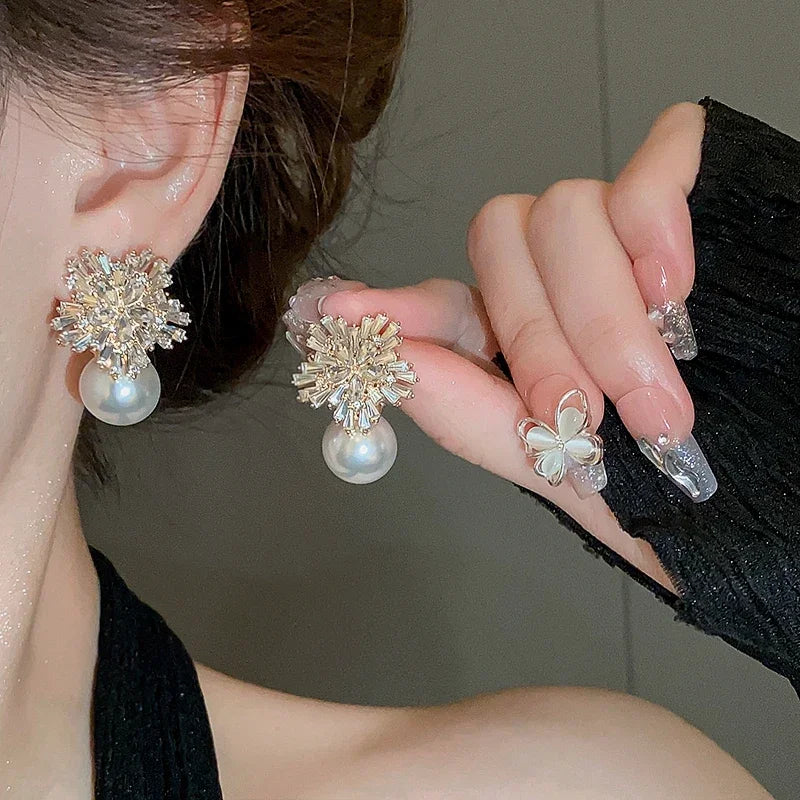 Light Luxury Imitation Pearl Earrings Women Fashion Zircon Crystal Snowflake Stud Earrings Jewelry Party Wedding