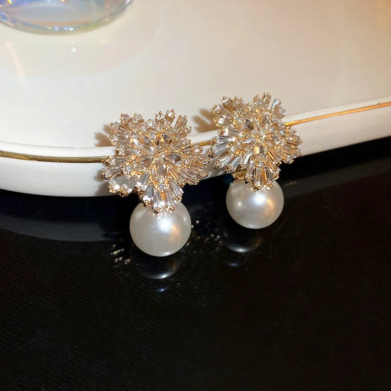 Light Luxury Imitation Pearl Earrings Women Fashion Zircon Crystal Snowflake Stud Earrings Jewelry Party Wedding