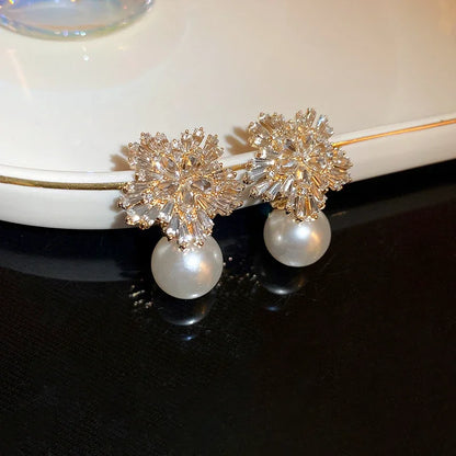 Light Luxury Imitation Pearl Earrings Women Fashion Zircon Crystal Snowflake Stud Earrings Jewelry Party Wedding