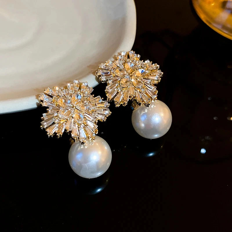 Light Luxury Imitation Pearl Earrings Women Fashion Zircon Crystal Snowflake Stud Earrings Jewelry Party Wedding