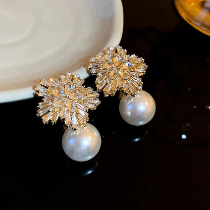 Light Luxury Imitation Pearl Earrings Women Fashion Zircon Crystal Snowflake Stud Earrings Jewelry Party Wedding